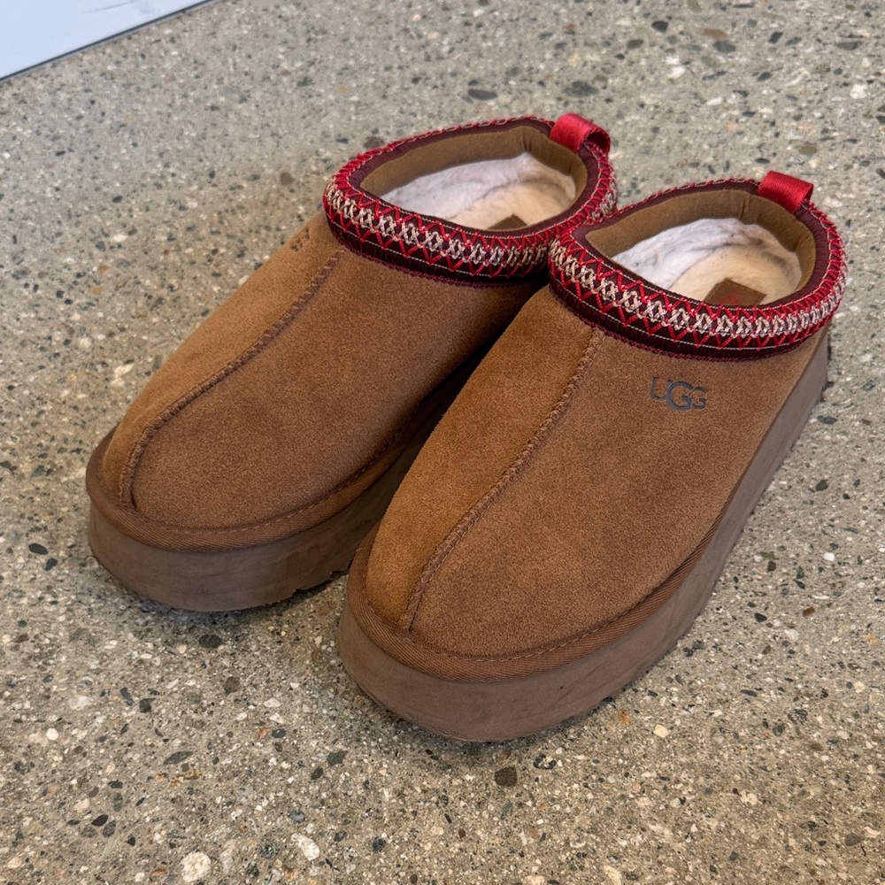 UGG Tazz Suede Platform Slippers with Red Trim - Picture 2 of 6